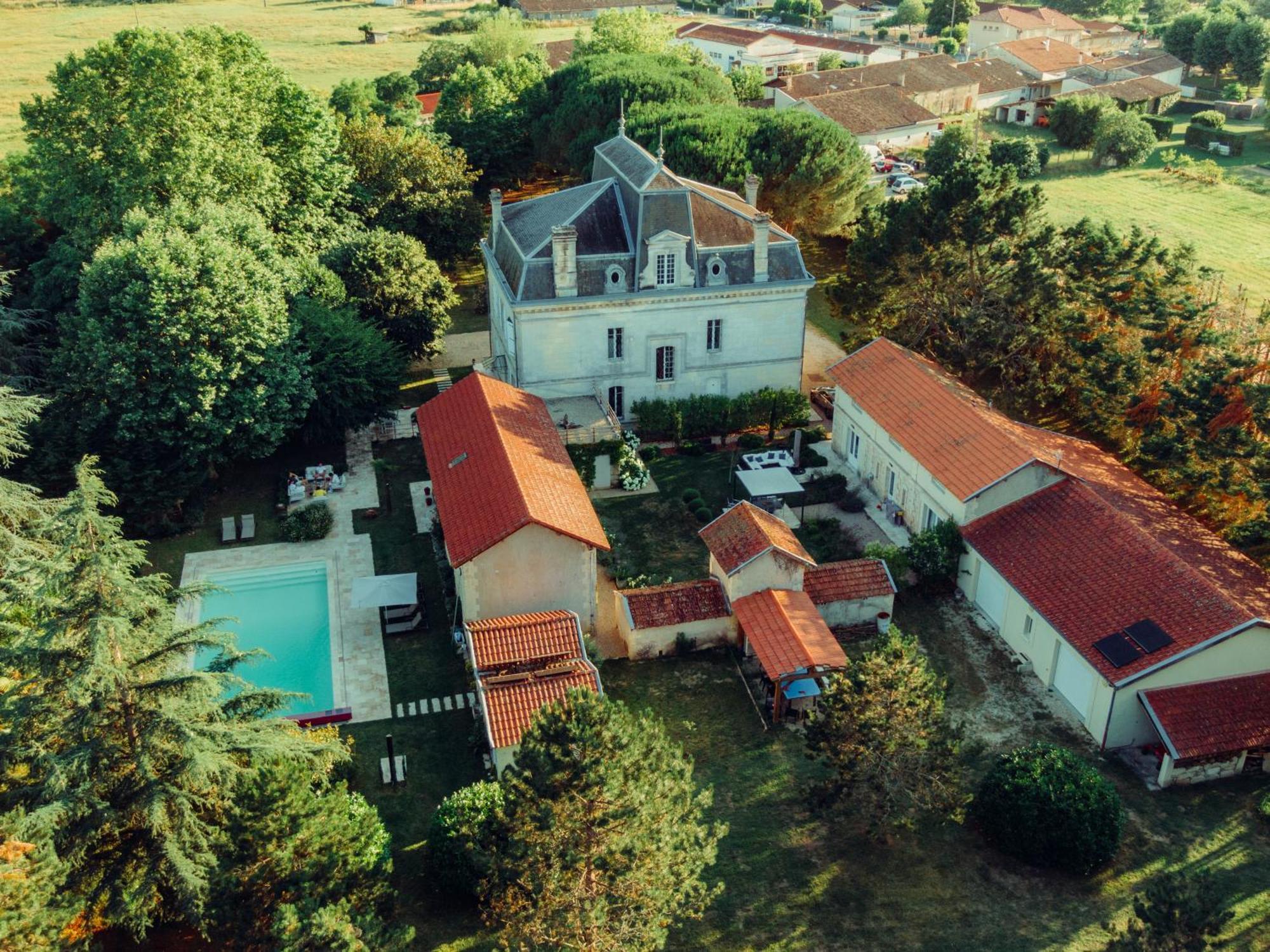 Villa Entiere Du Chateau Lacroix De Civrac 3 Ch, 3 Sdb, Piscine Xxl,Sauna, 4 Etoiles,7 Pers Exterior photo